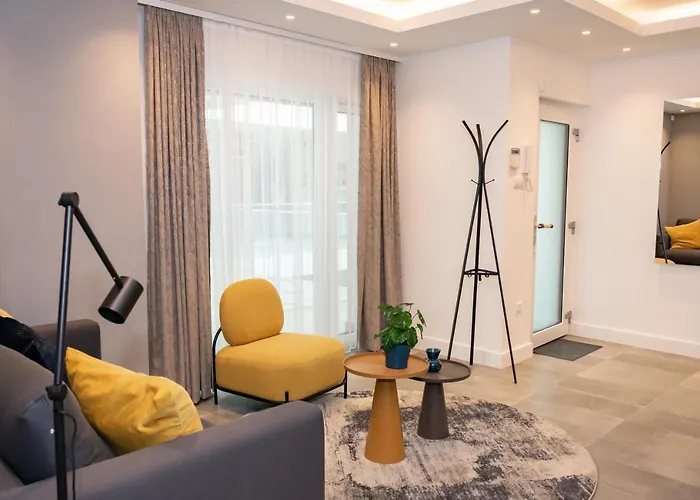 Luxury Cozy 2 Bdr Downtown Apt.3 *