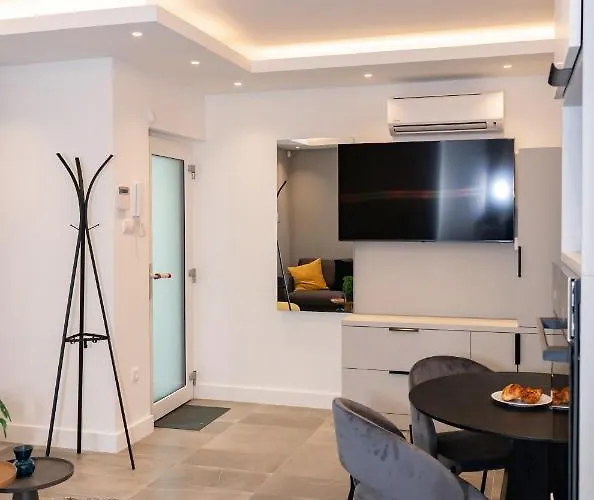Luxury Cozy 2 Bdr Downtown Apt.3