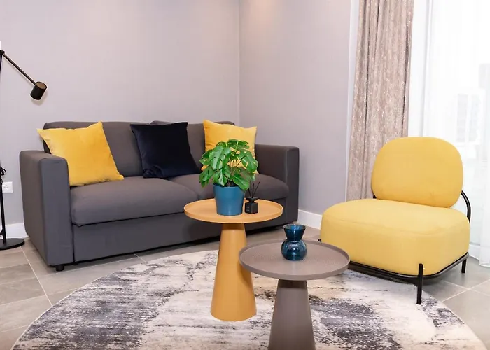 Апартаменты Luxury Cozy 2 Bdr Downtown Apt.3 *